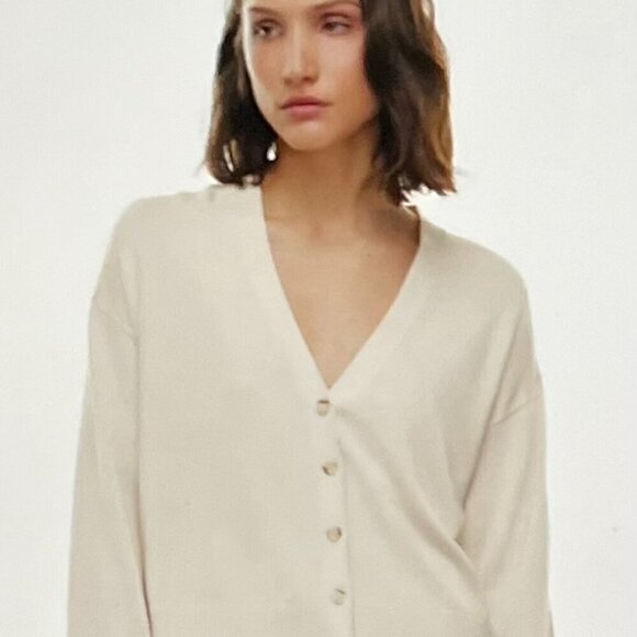 Aritizia The Group by Babaton Clarity Cardigan Silk and cashmere cardigan Size L - Picture 2 of 9